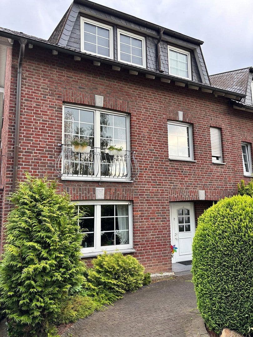 Predaj domu 173 m², pozemek 388 m², Aachen, Severné Porýnie - Westfálsko Predaj domu 173 m², pozemek 388 m², Aachen, Severné Porýnie - Westfálsko