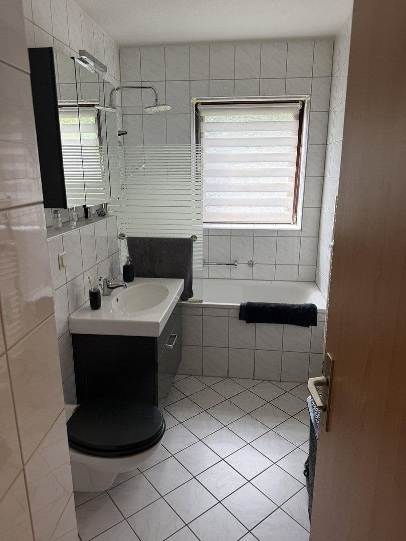 Prenájom bytu 3-izbový 80 m², Teutoburgerstr. 121, Oberhausen, Severné Porýnie - Westfálsko Prenájom bytu 3-izbový 80 m², Teutoburgerstr. 121, Oberhausen, Severné Porýnie - Westfálsko