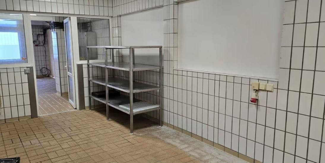 Prenájom nebytového priestoru 140 m², Baden-Baden, Bádensko-Wurttembersko Prenájom nebytového priestoru 140 m², Baden-Baden, Bádensko-Wurttembersko