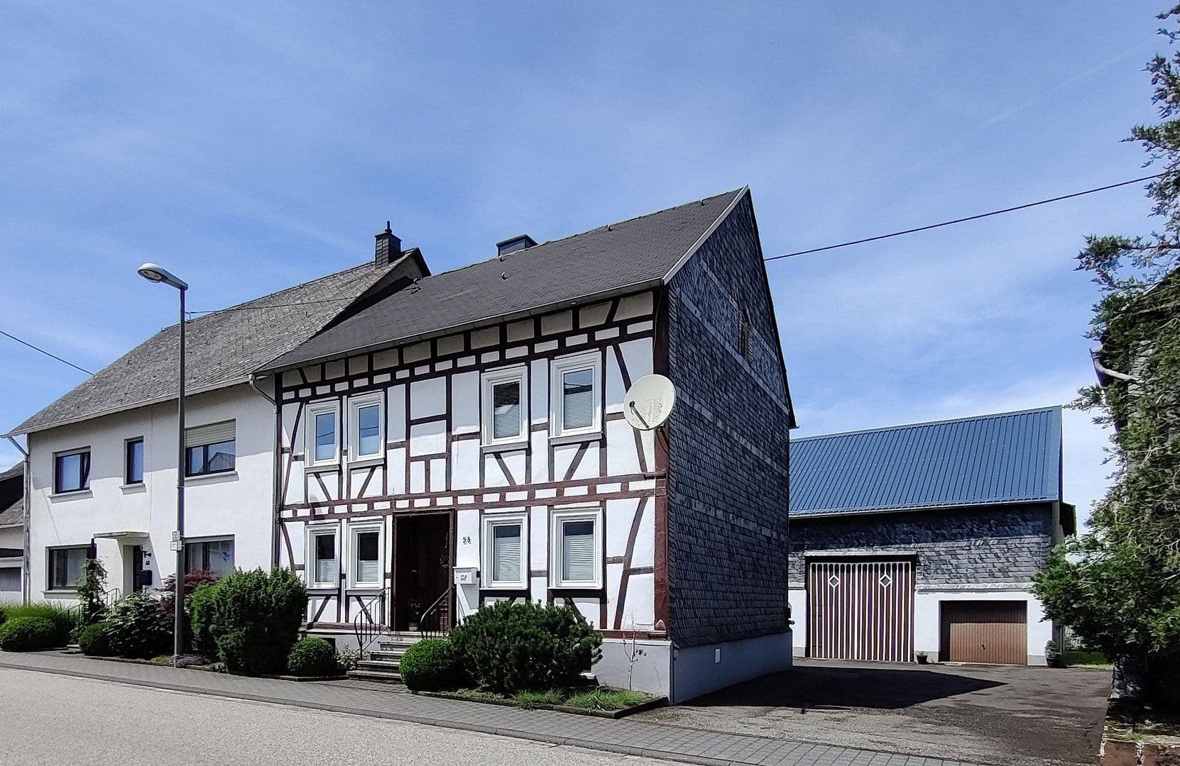 Predaj domu 280 m², pozemek 4.650 m², Peterswald-Löffelscheid, Porýnie-Falcko Predaj domu 280 m², pozemek 4.650 m², Peterswald-Löffelscheid, Porýnie-Falcko