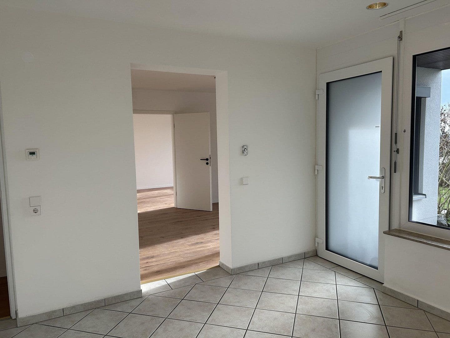 Prenájom bytu 2-izbový 61 m², Esslingen am Neckar, Bádensko-Wurttembersko Prenájom bytu 2-izbový 61 m², Esslingen am Neckar, Bádensko-Wurttembersko