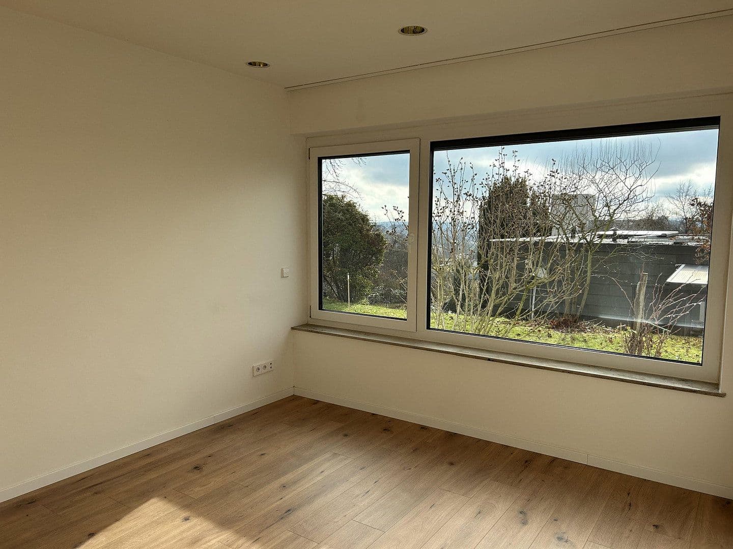 Prenájom bytu 2-izbový 61 m², Esslingen am Neckar, Bádensko-Wurttembersko Prenájom bytu 2-izbový 61 m², Esslingen am Neckar, Bádensko-Wurttembersko