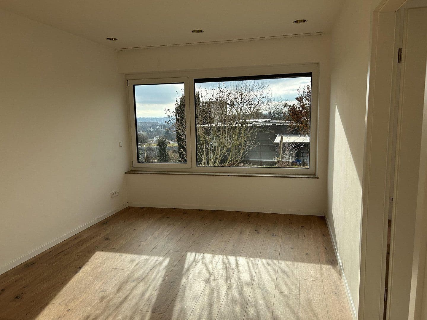 Prenájom bytu 2-izbový 61 m², Esslingen am Neckar, Bádensko-Wurttembersko Prenájom bytu 2-izbový 61 m², Esslingen am Neckar, Bádensko-Wurttembersko