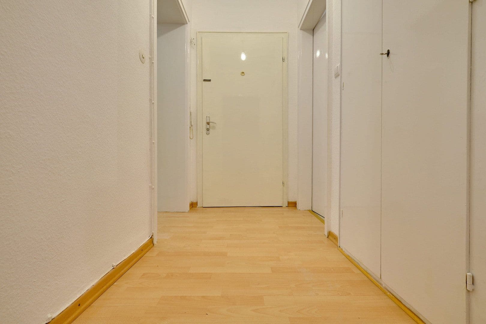 Prenájom bytu 1-izbový 49 m², C3 11, Mannheim, Bádensko-Wurttembersko Prenájom bytu 1-izbový 49 m², C3 11, Mannheim, Bádensko-Wurttembersko