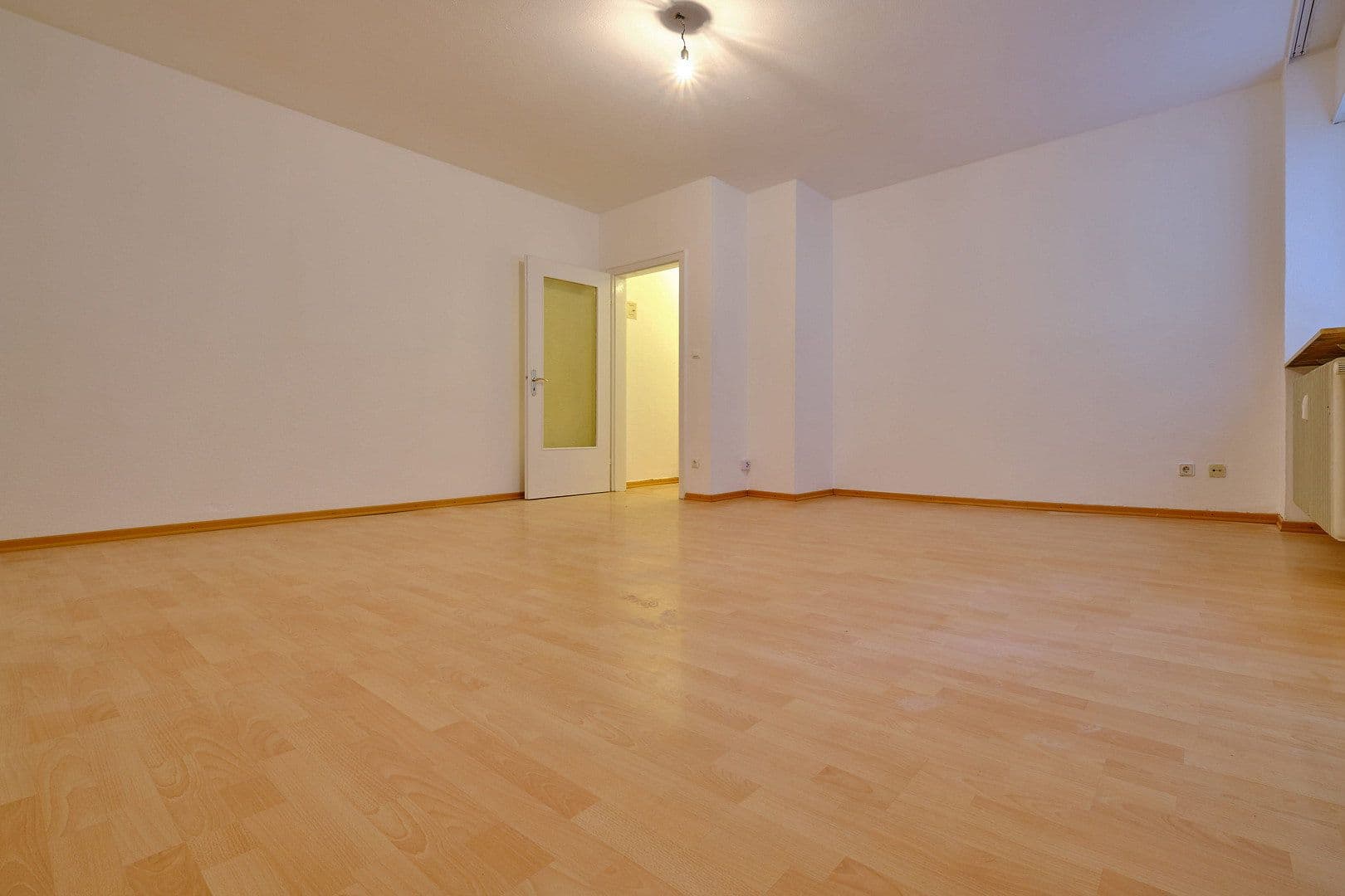 Prenájom bytu 1-izbový 49 m², C3 11, Mannheim, Bádensko-Wurttembersko Prenájom bytu 1-izbový 49 m², C3 11, Mannheim, Bádensko-Wurttembersko