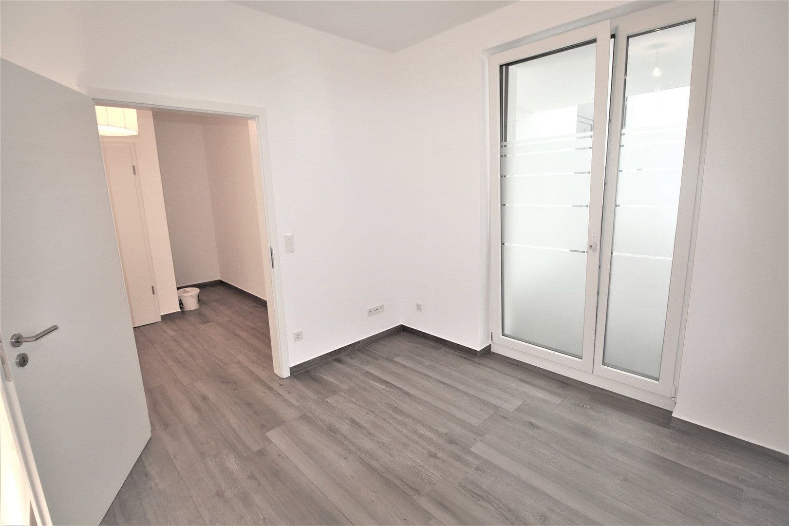 Prenájom bytu 3-izbový 128 m², Contrescarpe 95-97, Bremen, Brémy Prenájom bytu 3-izbový 128 m², Contrescarpe 95-97, Bremen, Brémy