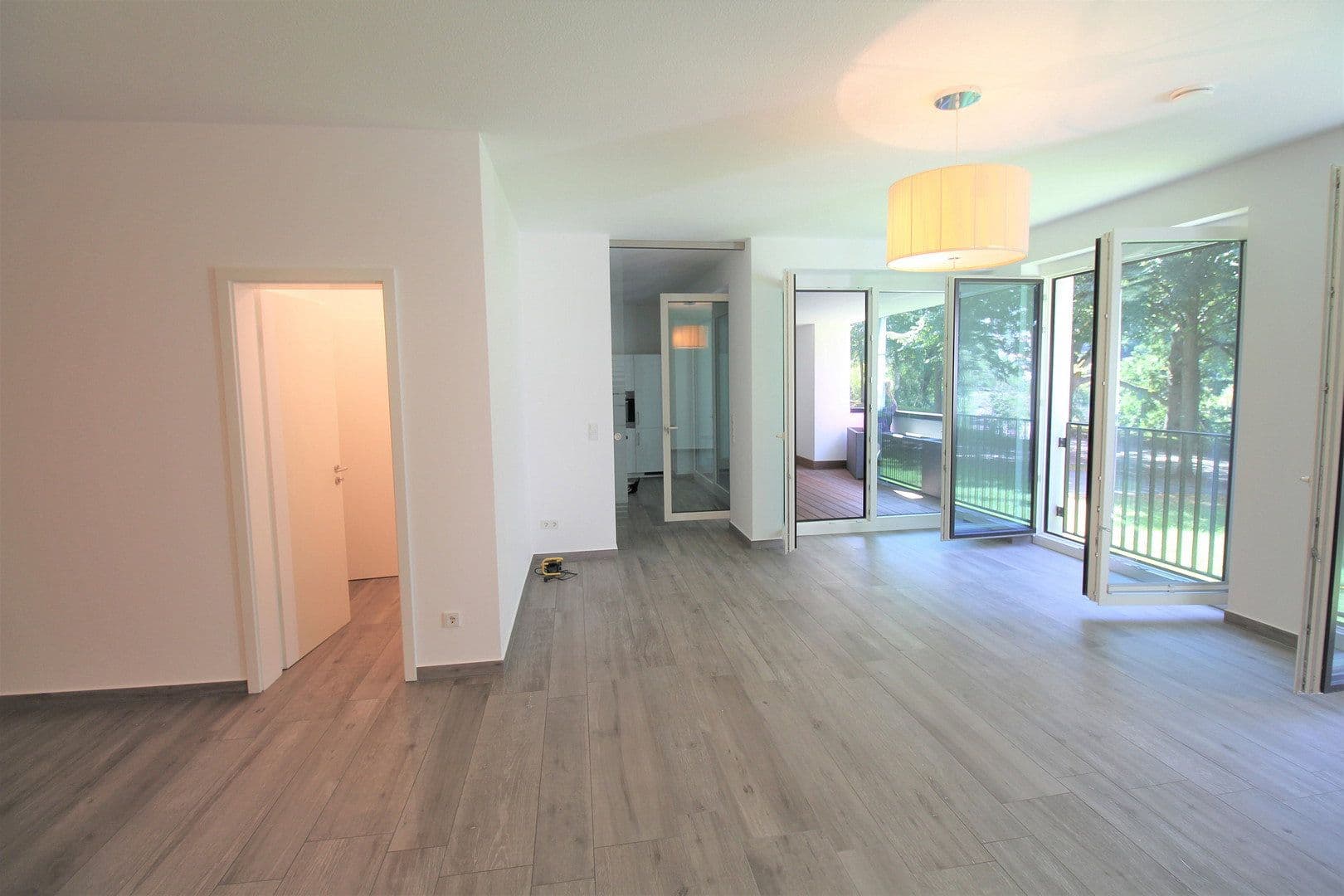 Prenájom bytu 3-izbový 128 m², Contrescarpe 95-97, Bremen, Brémy Prenájom bytu 3-izbový 128 m², Contrescarpe 95-97, Bremen, Brémy