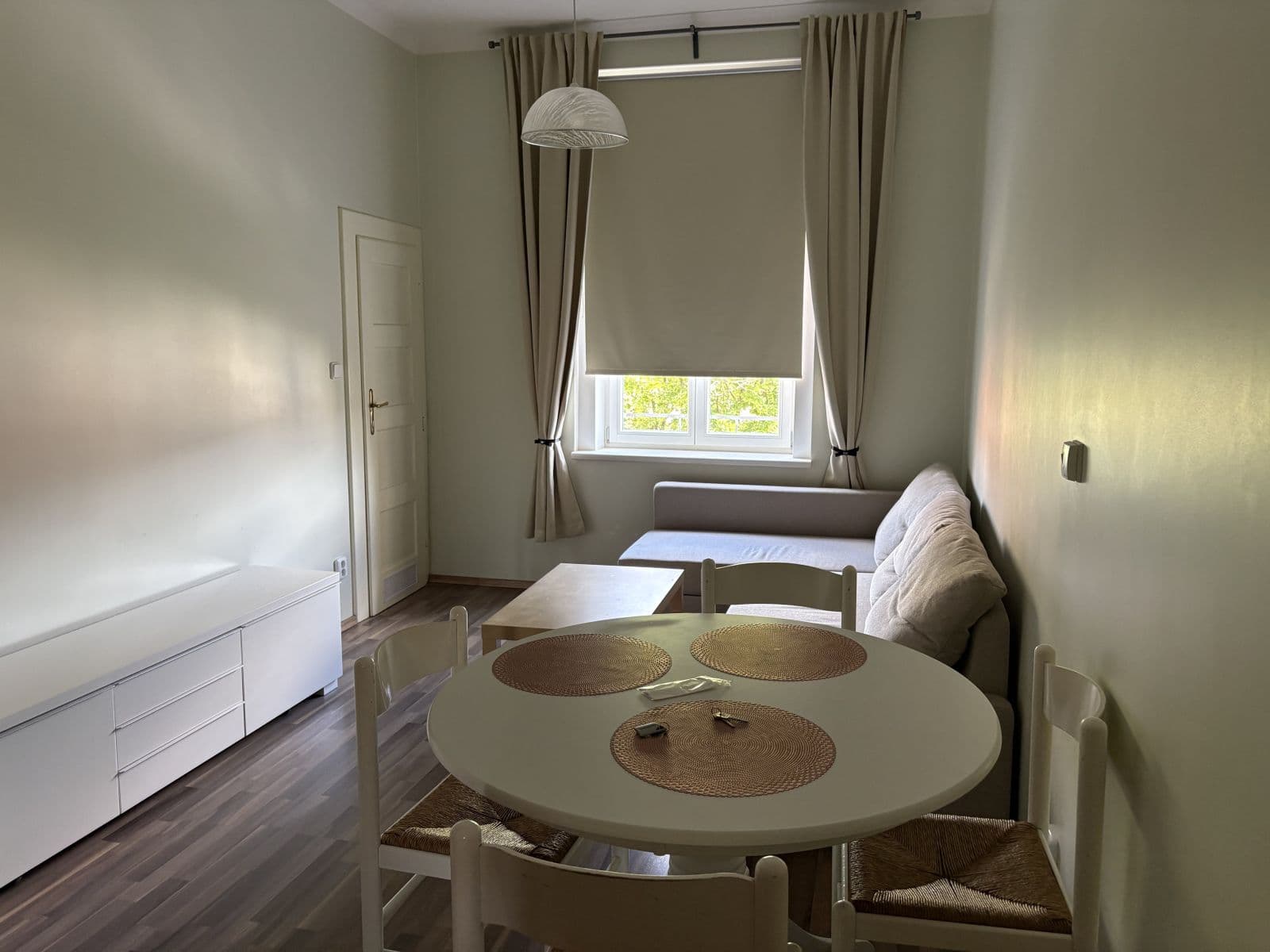 Prenájom bytu 55 m², Čajkovského, Praha, Praha Prenájom bytu 55 m², Čajkovského, Praha, Praha