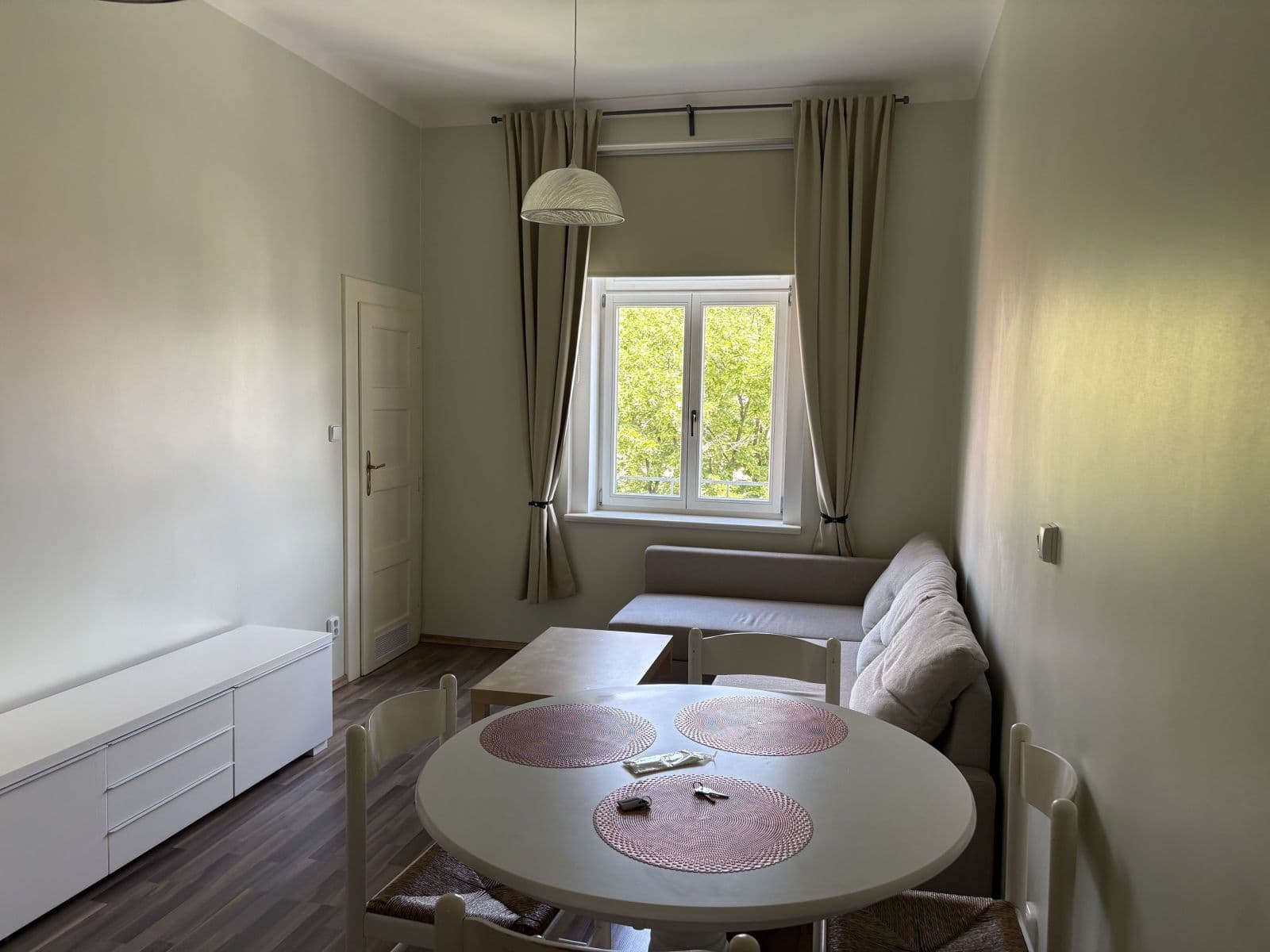 Prenájom bytu 55 m², Čajkovského, Praha, Praha Prenájom bytu 55 m², Čajkovského, Praha, Praha