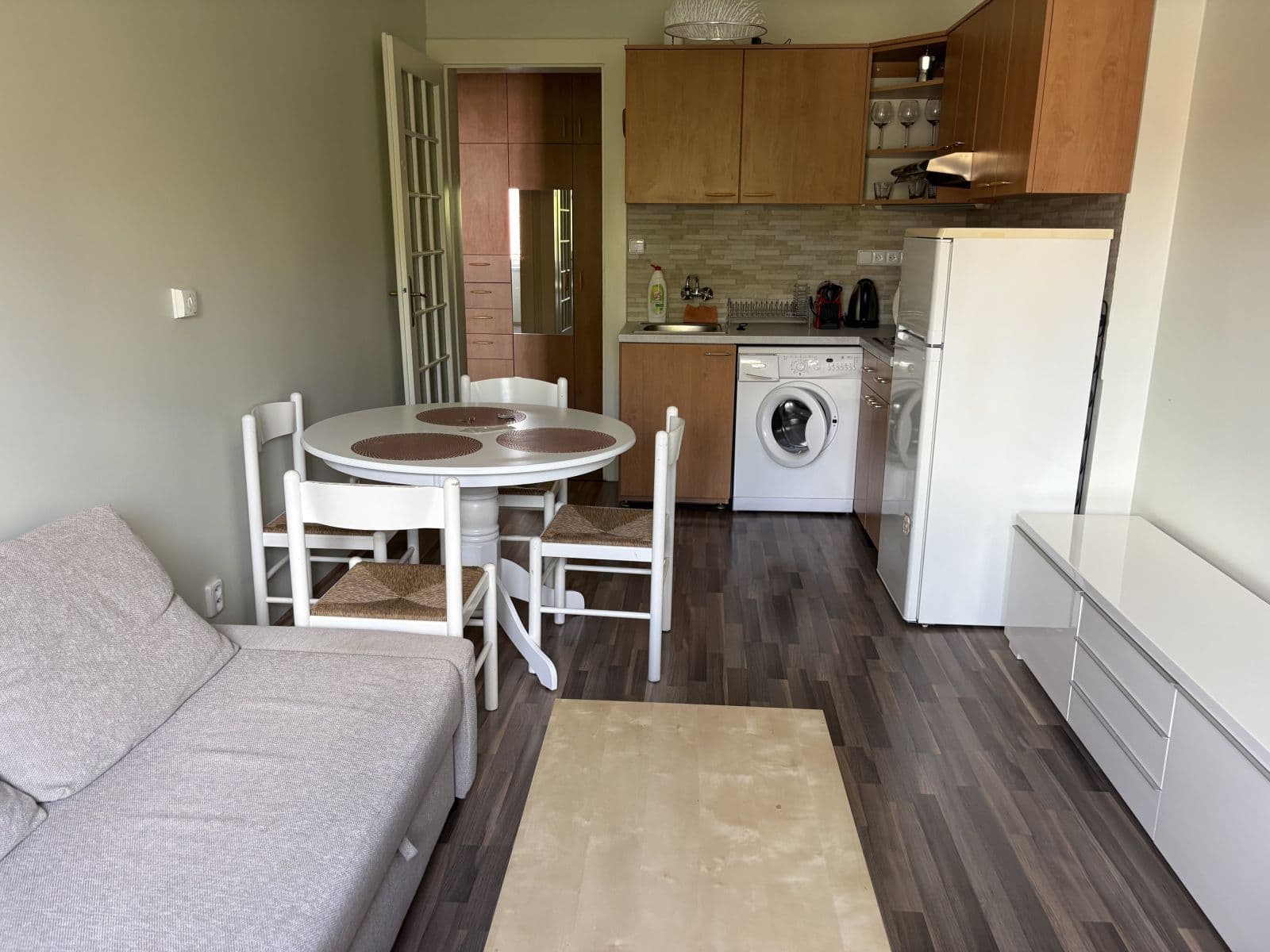 Prenájom bytu 55 m², Čajkovského, Praha, Praha Prenájom bytu 55 m², Čajkovského, Praha, Praha