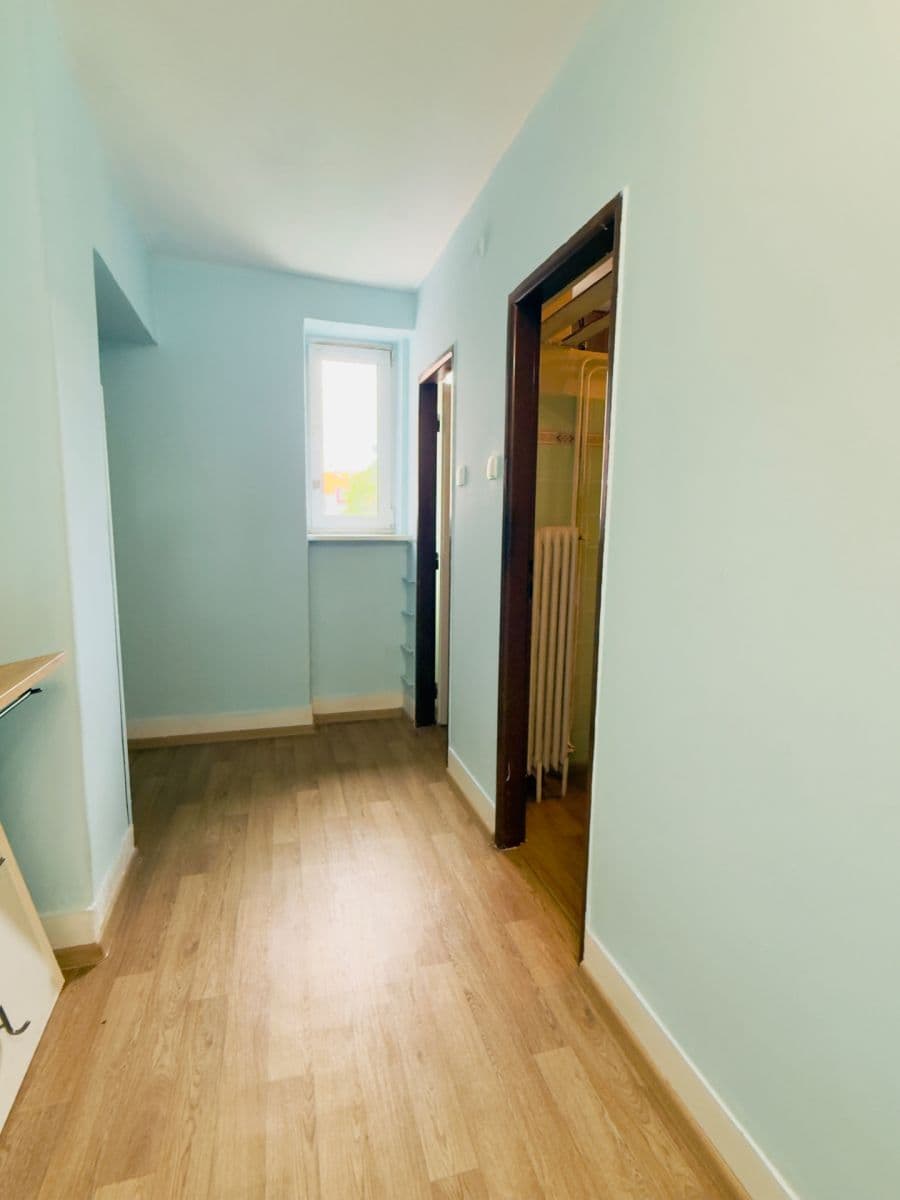 Predaj bytu 2-izbový 65 m², Lipová, Karlovy Vary, Karlovarský kraj Predaj bytu 2-izbový 65 m², Lipová, Karlovy Vary, Karlovarský kraj