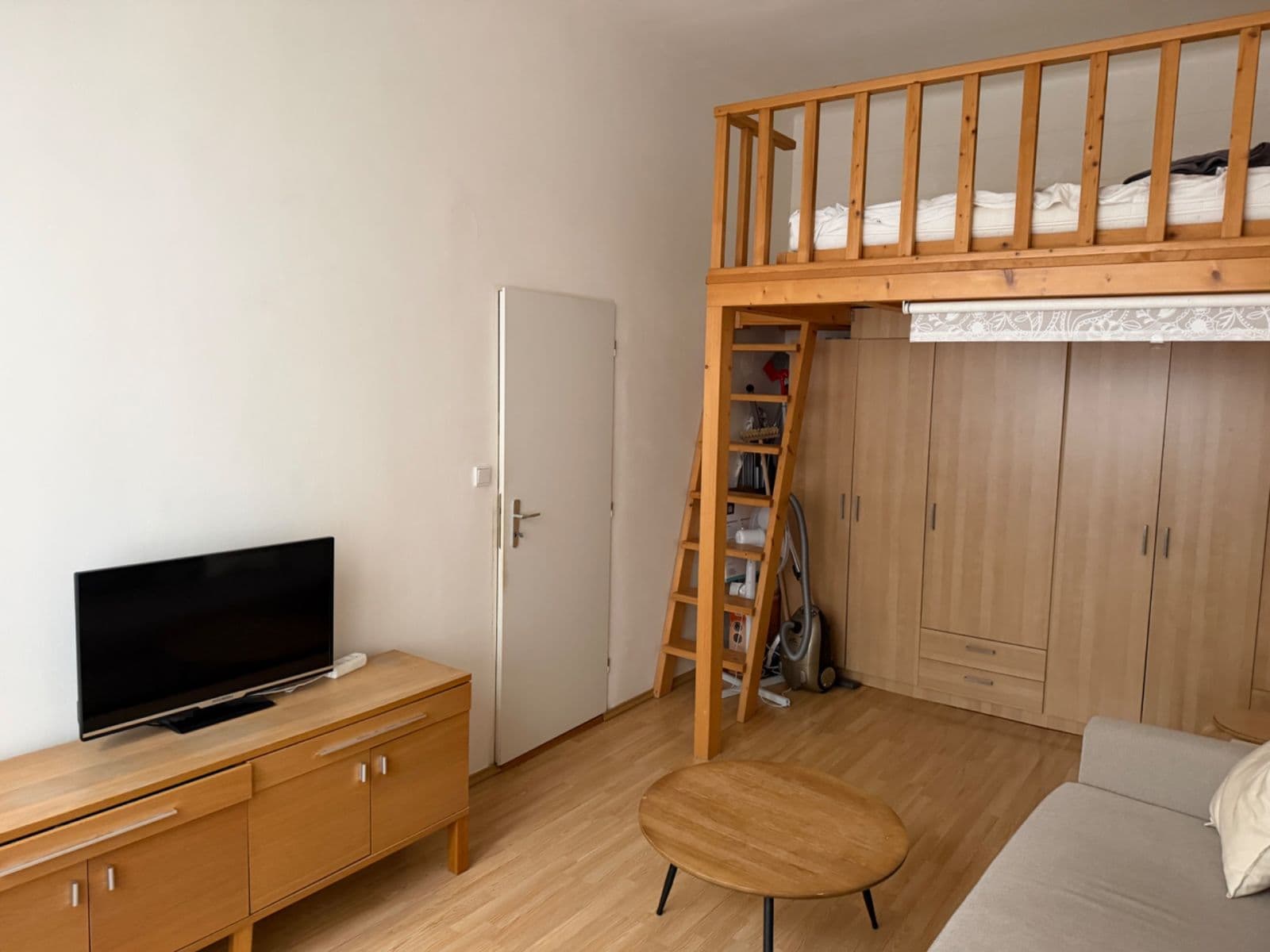 Prenájom bytu 2-izbový 40 m², Pobřežní, Praha, Praha Prenájom bytu 2-izbový 40 m², Pobřežní, Praha, Praha