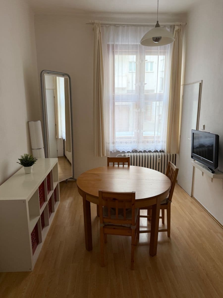 Prenájom bytu 2-izbový 40 m², Pobřežní, Praha, Praha Prenájom bytu 2-izbový 40 m², Pobřežní, Praha, Praha