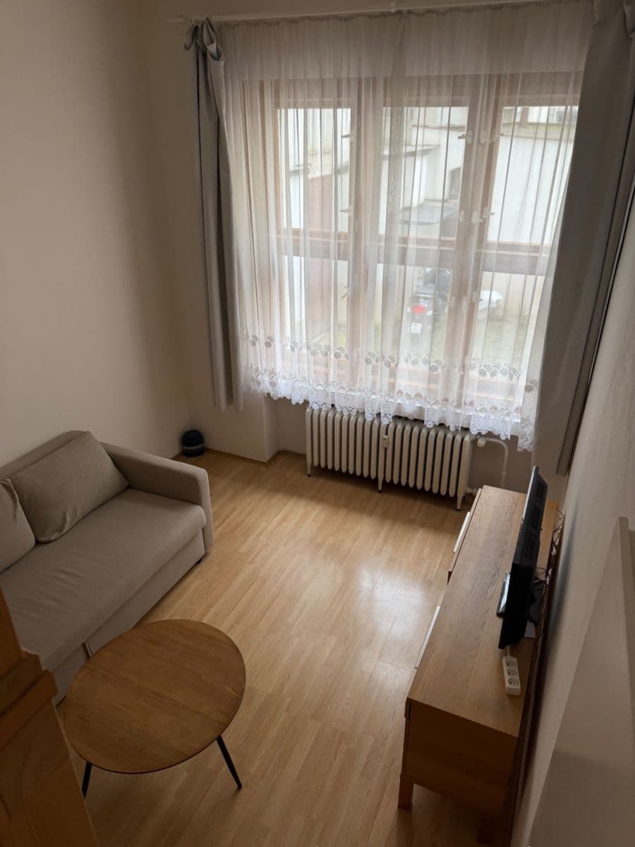 Prenájom bytu 2-izbový 40 m², Pobřežní, Praha, Praha Prenájom bytu 2-izbový 40 m², Pobřežní, Praha, Praha
