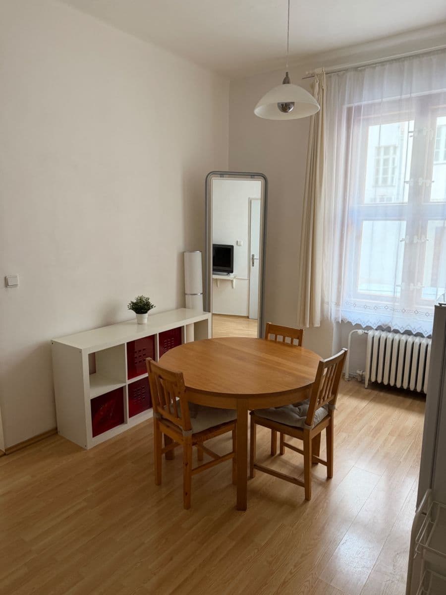 Prenájom bytu 2-izbový 40 m², Pobřežní, Praha, Praha Prenájom bytu 2-izbový 40 m², Pobřežní, Praha, Praha