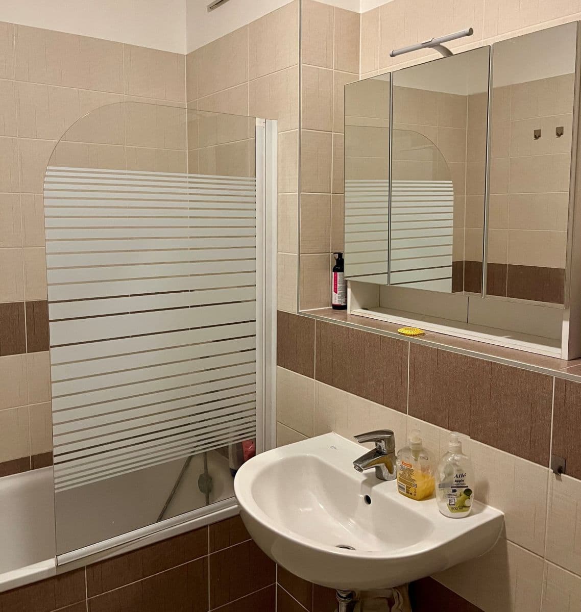 Prenájom bytu 3-izbový 78 m², Saarinenova, Praha, Praha Prenájom bytu 3-izbový 78 m², Saarinenova, Praha, Praha