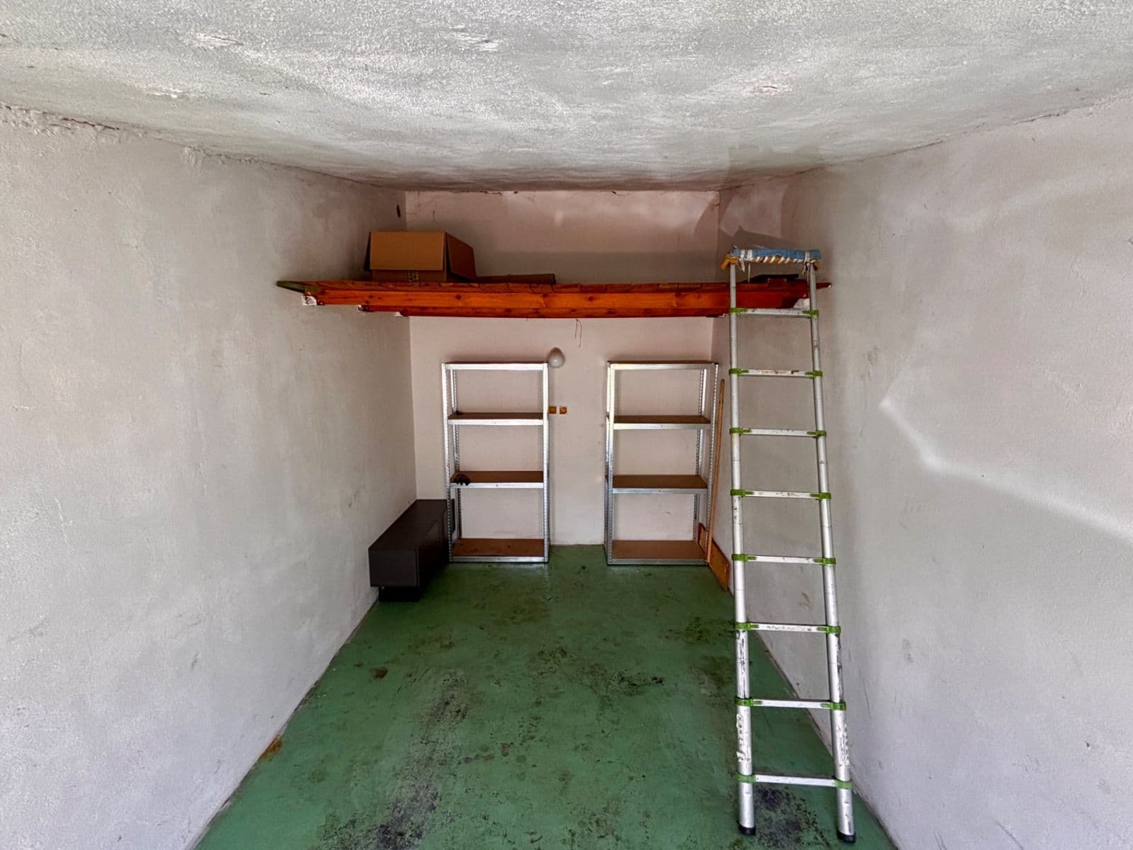 Prenájom garáže 20 m², Tyršova, Třeboň, Jihočeský kraj Prenájom garáže 20 m², Tyršova, Třeboň, Jihočeský kraj