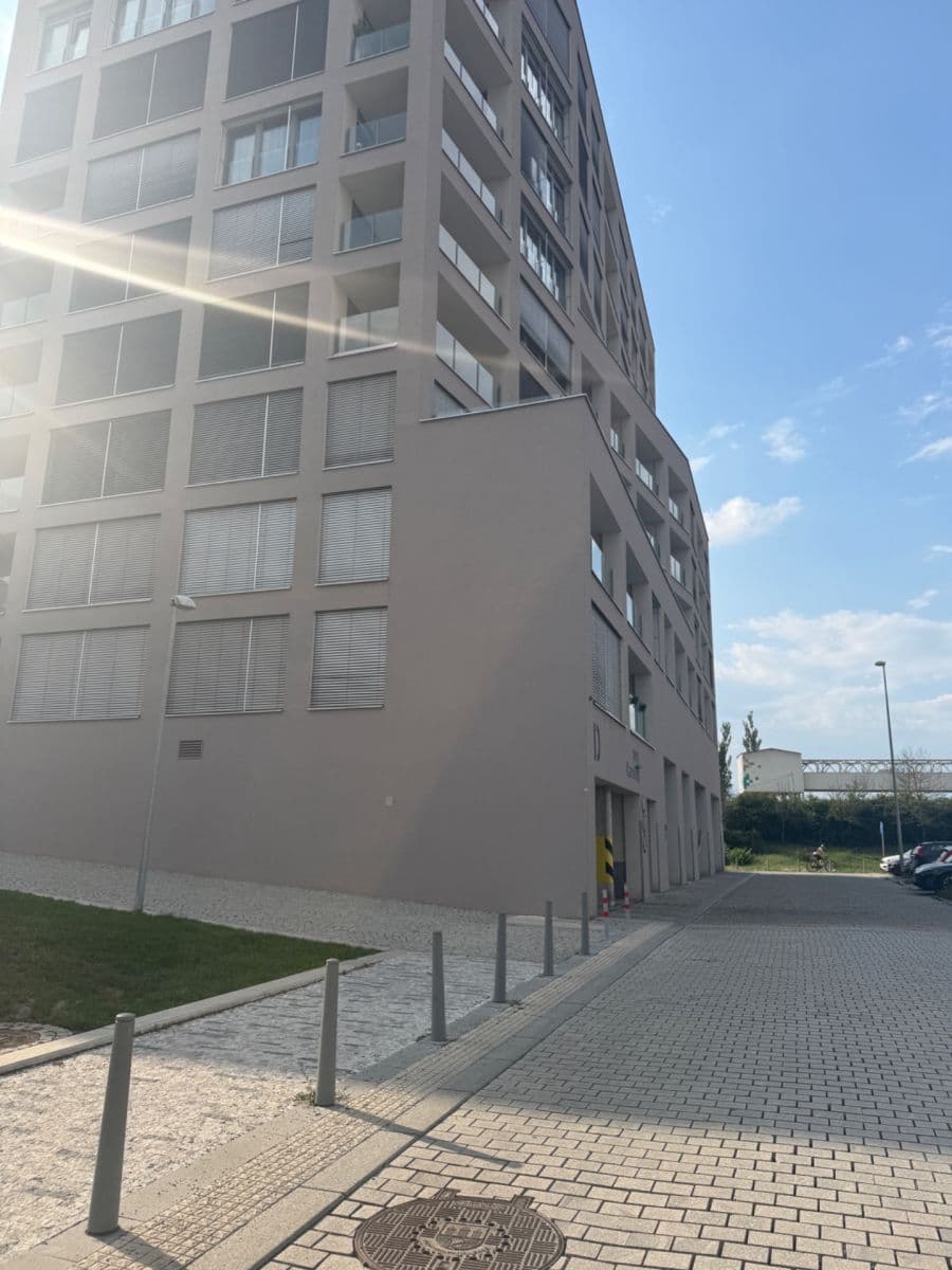 Prenájom garáže 12 m², Breitfeldova, Praha, Praha Prenájom garáže 12 m², Breitfeldova, Praha, Praha