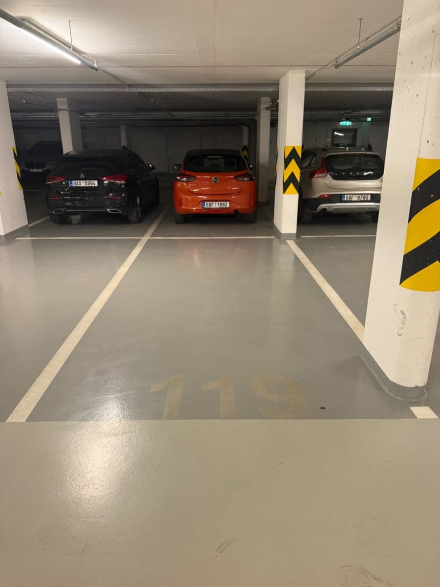 Prenájom garáže 12 m², Breitfeldova, Praha, Praha Prenájom garáže 12 m², Breitfeldova, Praha, Praha