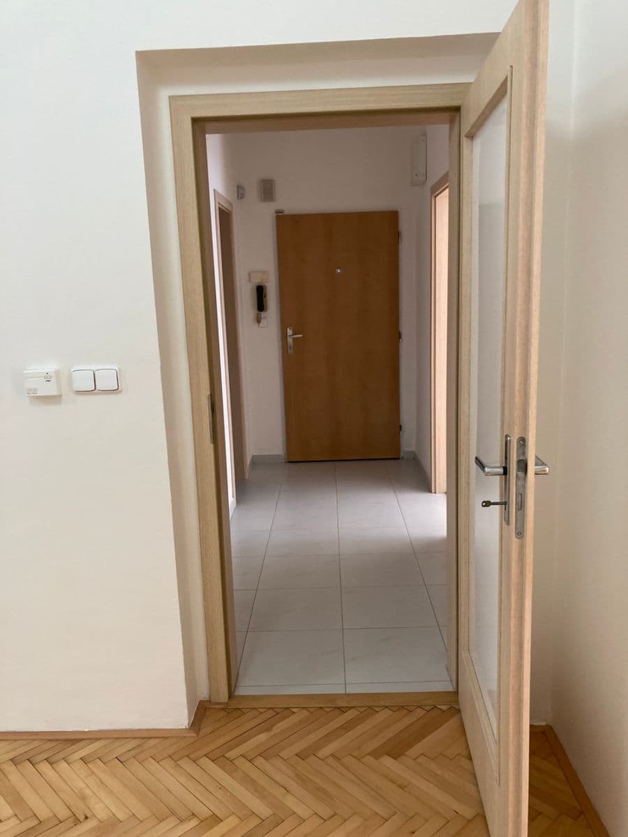 Prenájom bytu 3-izbový 64 m², Víta Nejedlého, Praha, Praha Prenájom bytu 3-izbový 64 m², Víta Nejedlého, Praha, Praha