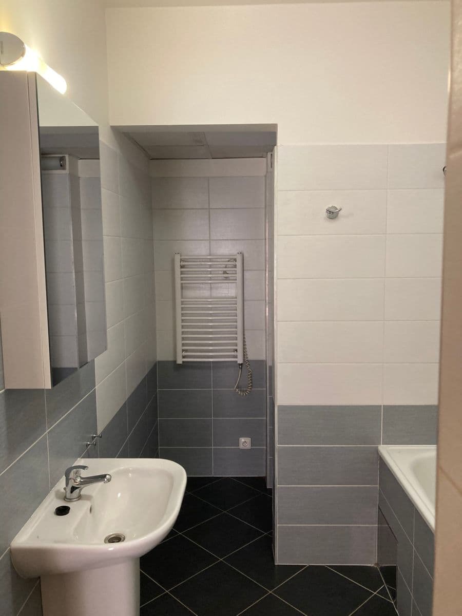Prenájom bytu 3-izbový 64 m², Víta Nejedlého, Praha, Praha Prenájom bytu 3-izbový 64 m², Víta Nejedlého, Praha, Praha