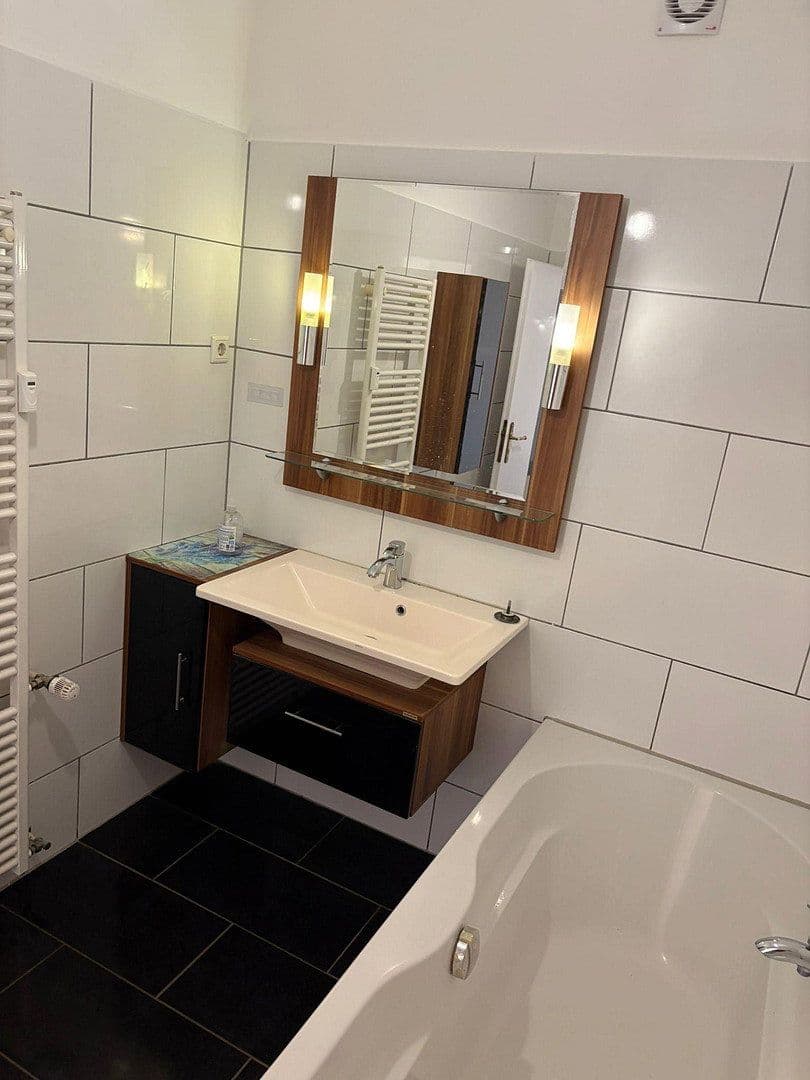 Prenájom bytu 2-izbový 65 m², Unter St. Clemens 28, Solingen, Severné Porýnie - Westfálsko Prenájom bytu 2-izbový 65 m², Unter St. Clemens 28, Solingen, Severné Porýnie - Westfálsko