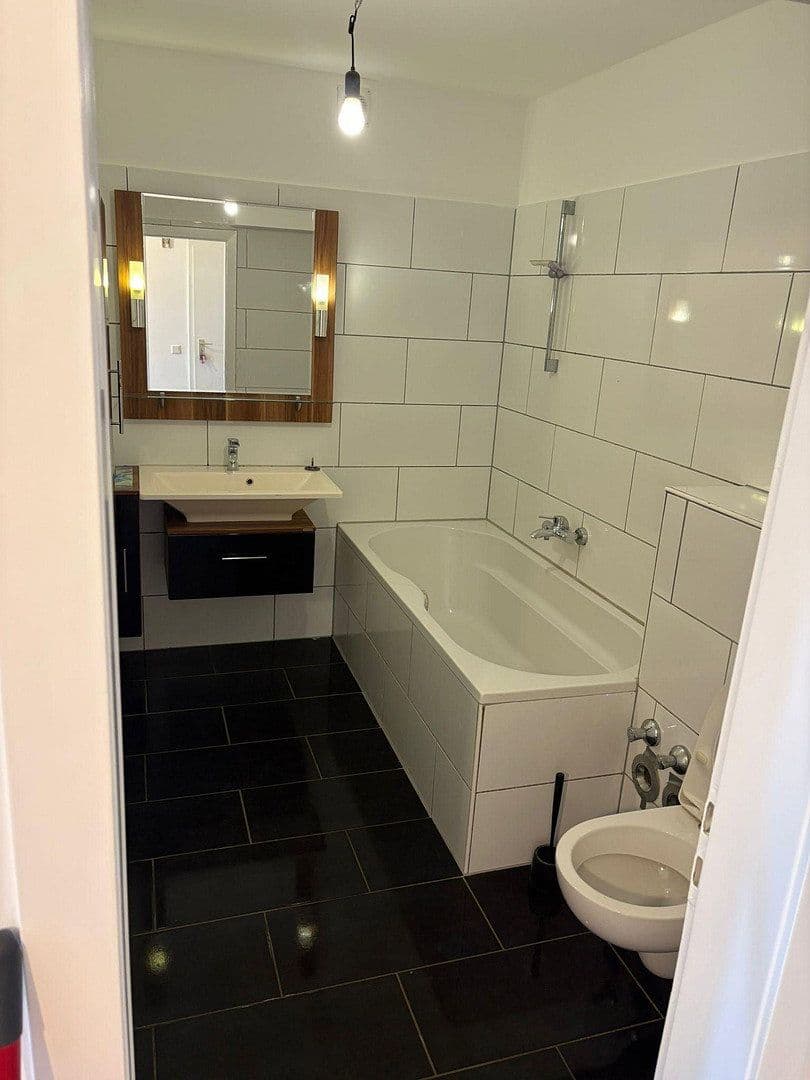 Prenájom bytu 2-izbový 65 m², Unter St. Clemens 28, Solingen, Severné Porýnie - Westfálsko Prenájom bytu 2-izbový 65 m², Unter St. Clemens 28, Solingen, Severné Porýnie - Westfálsko