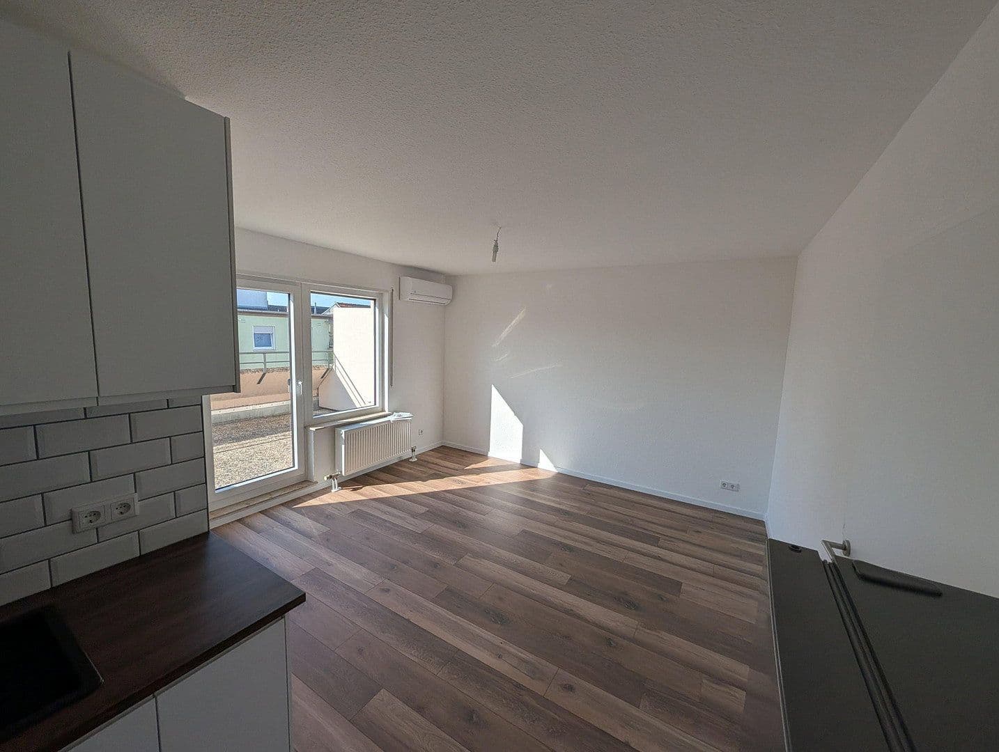 Prenájom bytu 4-izbový 89 m², Windmühlstraße 2-4, Mannheim, Bádensko-Wurttembersko Prenájom bytu 4-izbový 89 m², Windmühlstraße 2-4, Mannheim, Bádensko-Wurttembersko