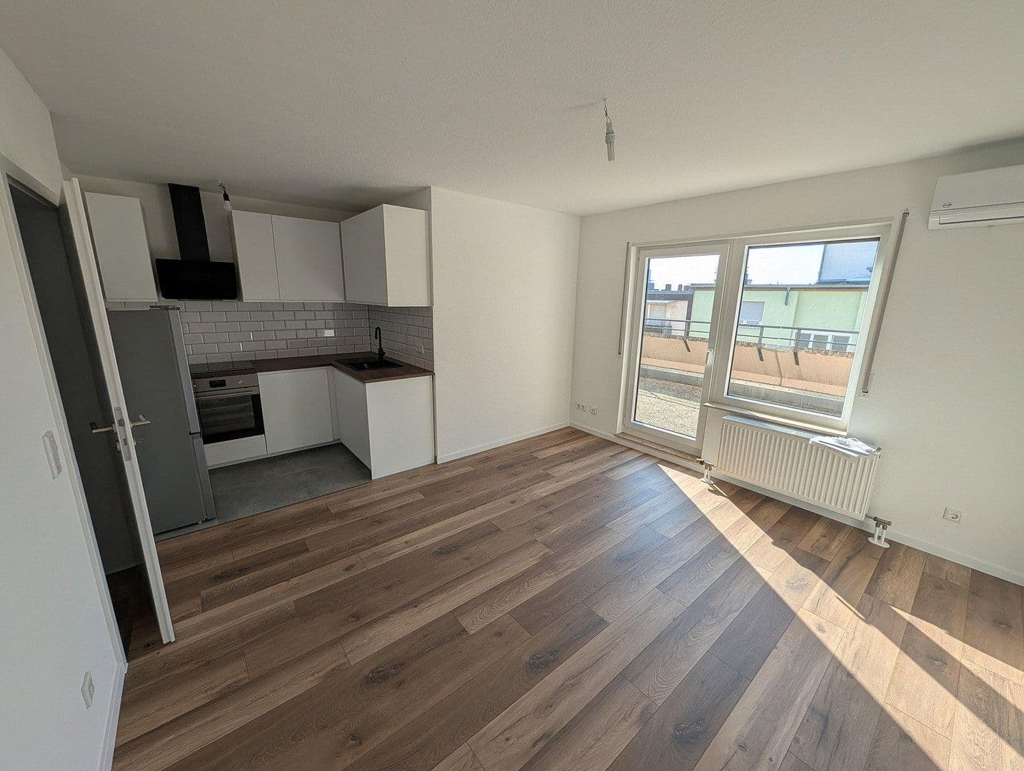 Prenájom bytu 4-izbový 89 m², Windmühlstraße 2-4, Mannheim, Bádensko-Wurttembersko Prenájom bytu 4-izbový 89 m², Windmühlstraße 2-4, Mannheim, Bádensko-Wurttembersko