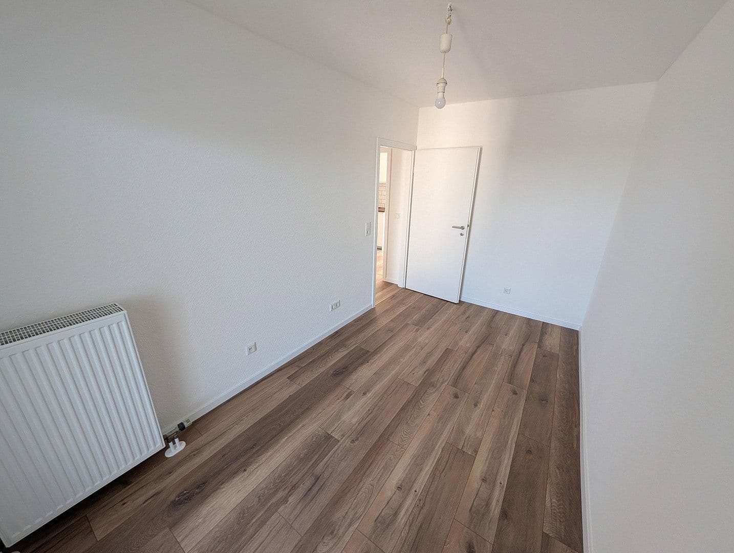 Prenájom bytu 4-izbový 89 m², Windmühlstraße 2-4, Mannheim, Bádensko-Wurttembersko Prenájom bytu 4-izbový 89 m², Windmühlstraße 2-4, Mannheim, Bádensko-Wurttembersko