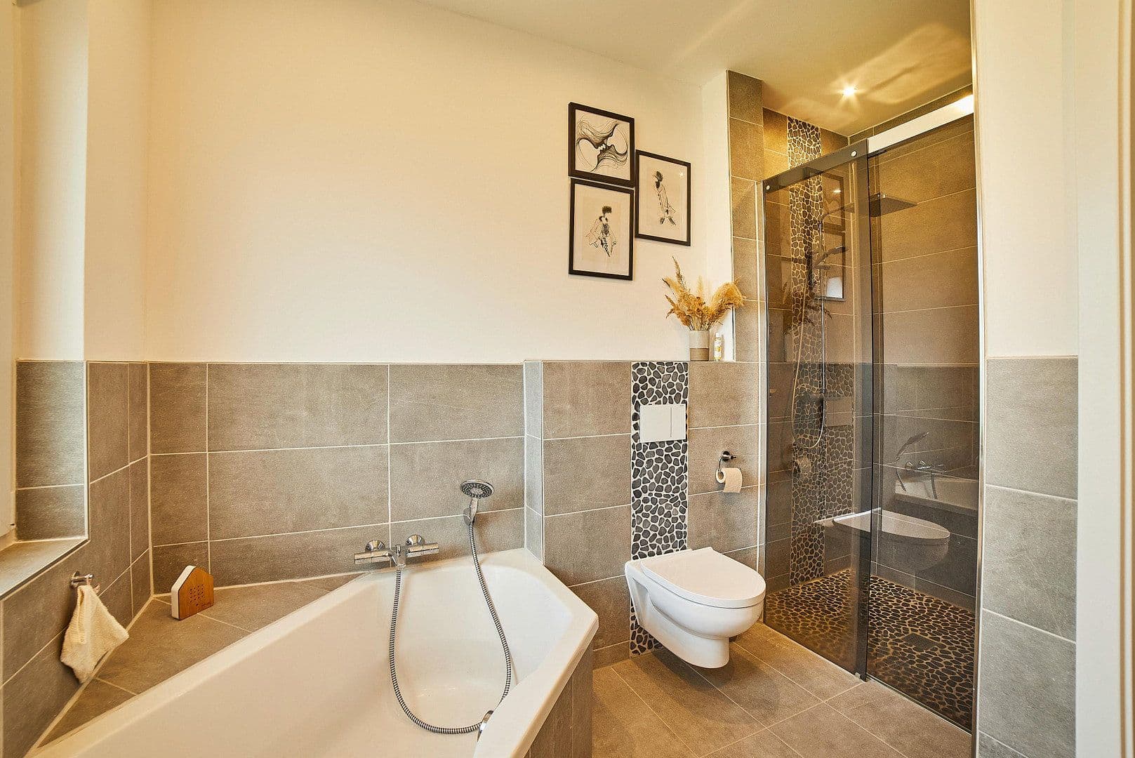 Predaj domu 108 m², pozemek 741 m², Nützen, Šlezvicko-Holštajnsko Predaj domu 108 m², pozemek 741 m², Nützen, Šlezvicko-Holštajnsko