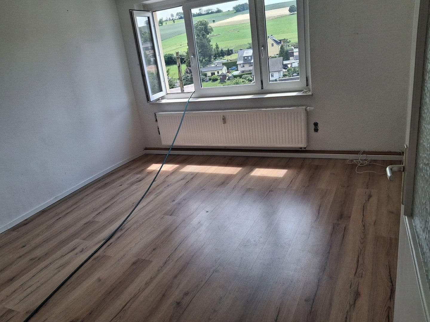 Prenájom bytu 4-izbový 90 m², Bergstraße 12, Drebach, Sasko Prenájom bytu 4-izbový 90 m², Bergstraße 12, Drebach, Sasko