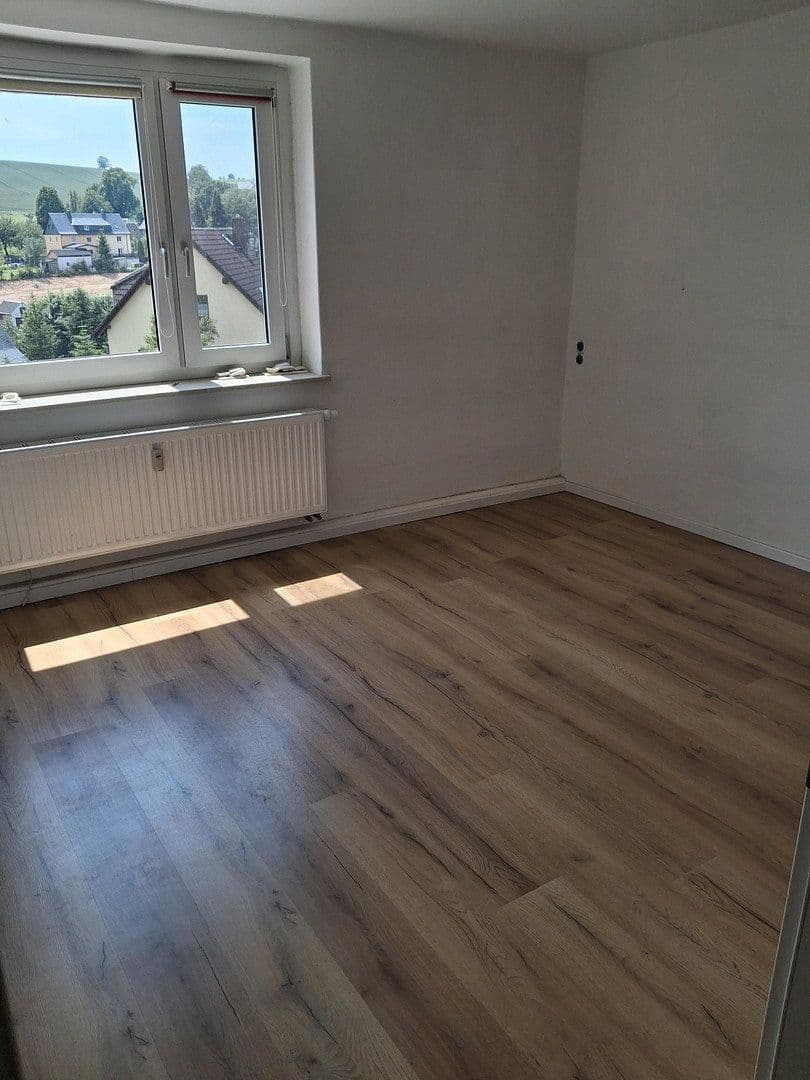 Prenájom bytu 4-izbový 90 m², Bergstraße 12, Drebach, Sasko Prenájom bytu 4-izbový 90 m², Bergstraße 12, Drebach, Sasko