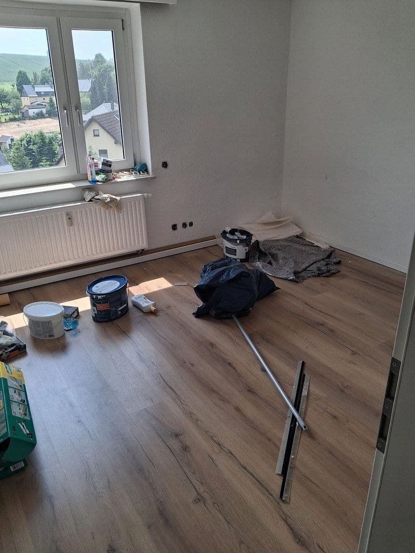 Prenájom bytu 4-izbový 90 m², Bergstraße 12, Drebach, Sasko Prenájom bytu 4-izbový 90 m², Bergstraße 12, Drebach, Sasko