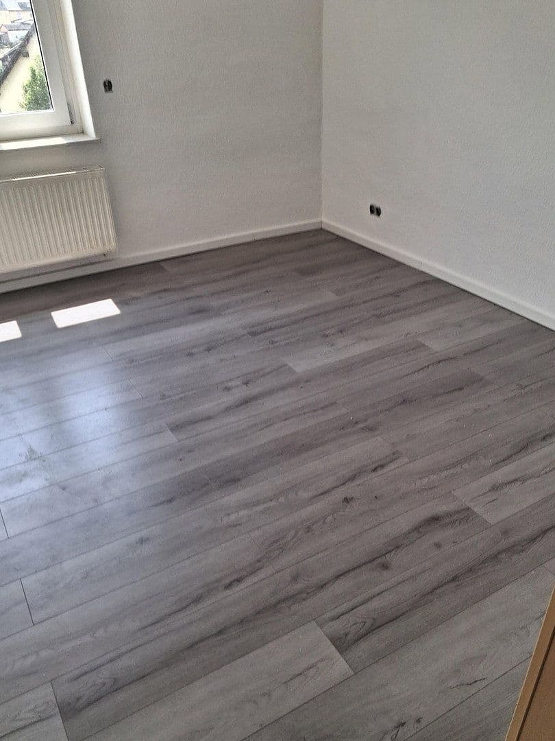 Prenájom bytu 3-izbový 75 m², Bergstraße 12, Drebach, Sasko Prenájom bytu 3-izbový 75 m², Bergstraße 12, Drebach, Sasko