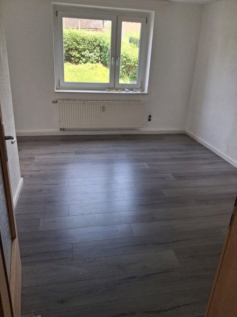 Prenájom bytu 3-izbový 75 m², Bergstraße 12, Drebach, Sasko Prenájom bytu 3-izbový 75 m², Bergstraße 12, Drebach, Sasko
