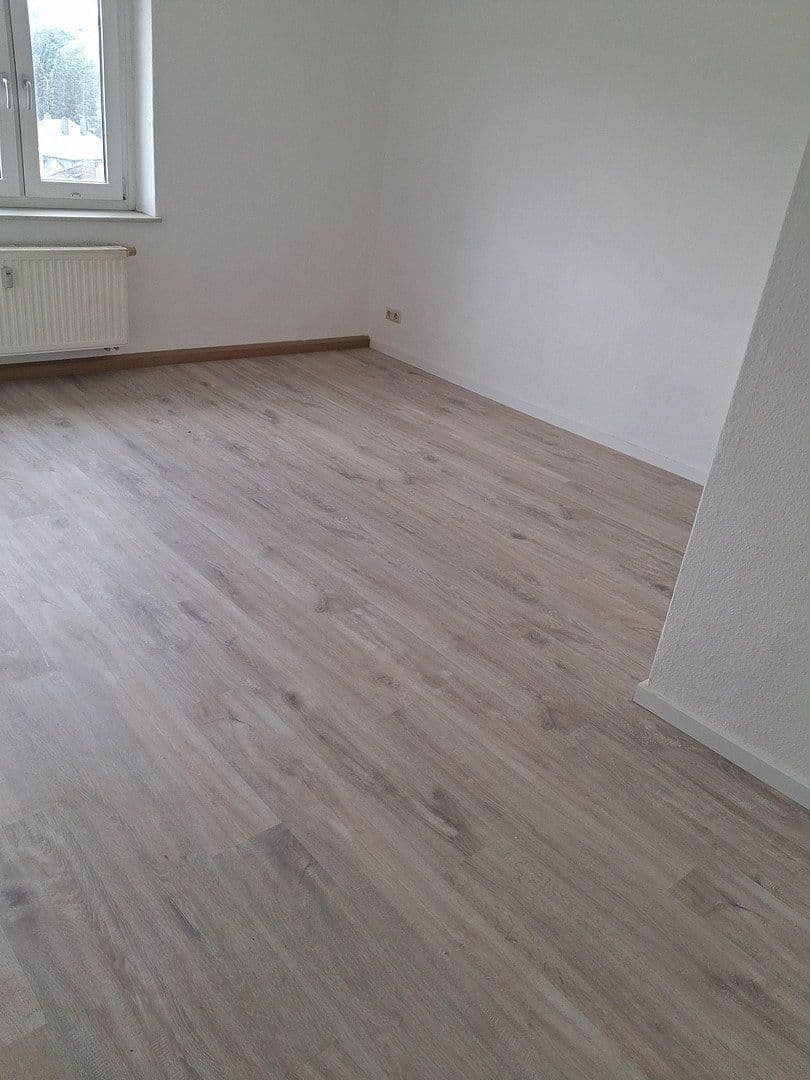 Prenájom bytu 3-izbový 66 m², Bergstraße 12, Drebach, Sasko Prenájom bytu 3-izbový 66 m², Bergstraße 12, Drebach, Sasko