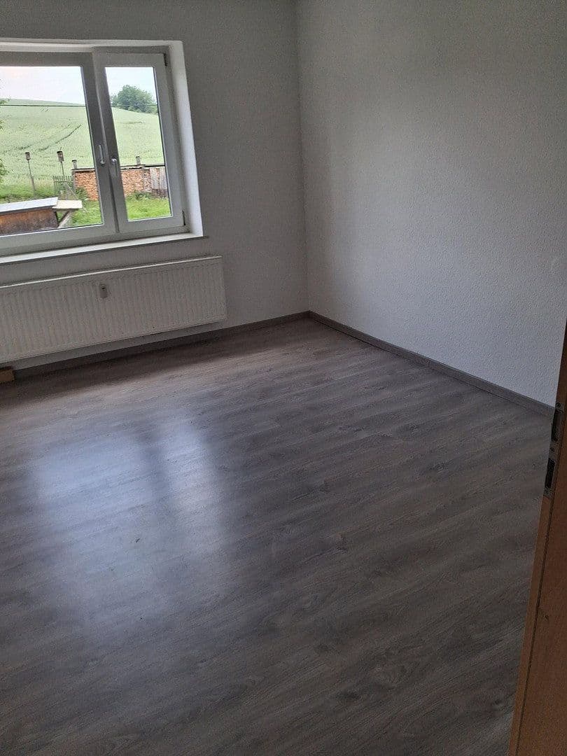 Prenájom bytu 4-izbový 100 m², Bergstraße 12, Drebach, Sasko Prenájom bytu 4-izbový 100 m², Bergstraße 12, Drebach, Sasko