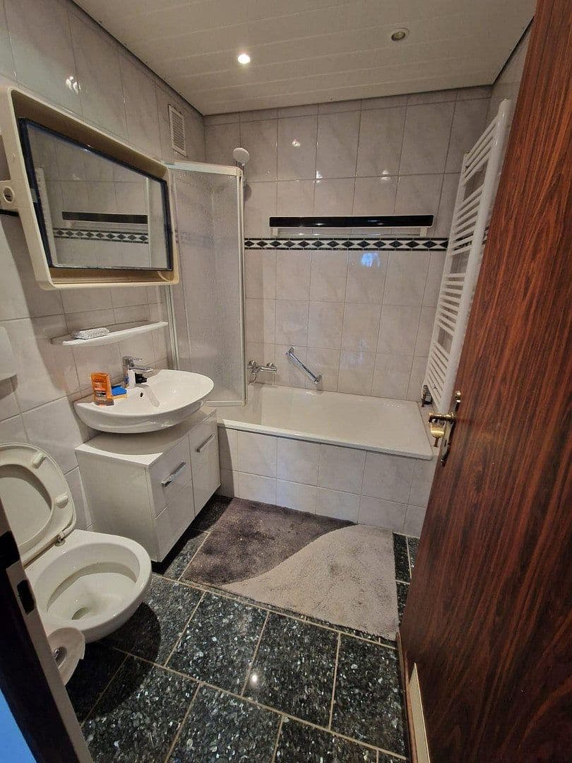 Prenájom bytu 2-izbový 63 m², Lichtenbergerstraße 12, Monheim am Rhein, Severné Porýnie - Westfálsko Prenájom bytu 2-izbový 63 m², Lichtenbergerstraße 12, Monheim am Rhein, Severné Porýnie - Westfálsko