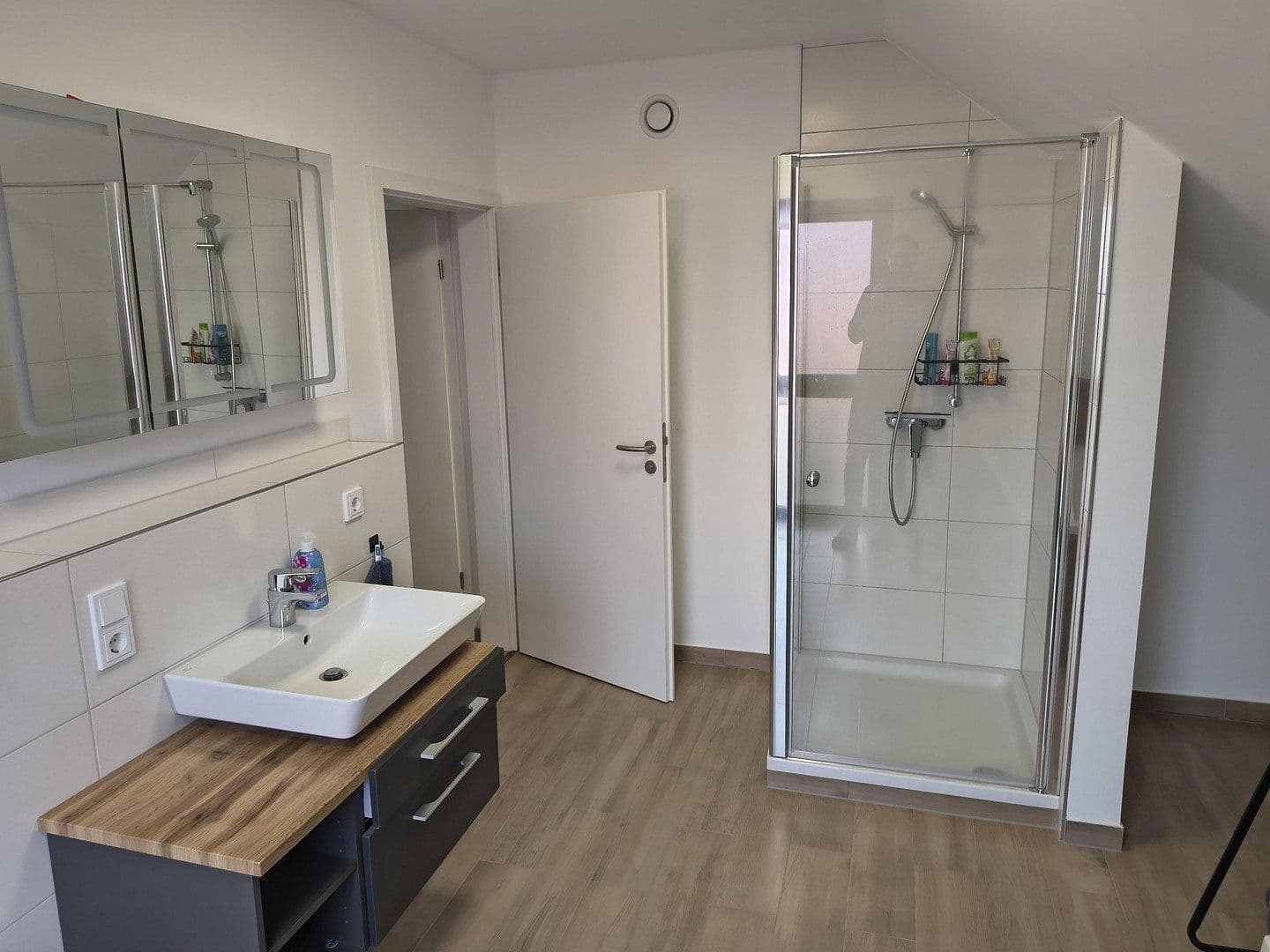 Predaj domu 164 m², pozemek 409 m², Beindersheim, Porýnie-Falcko Predaj domu 164 m², pozemek 409 m², Beindersheim, Porýnie-Falcko