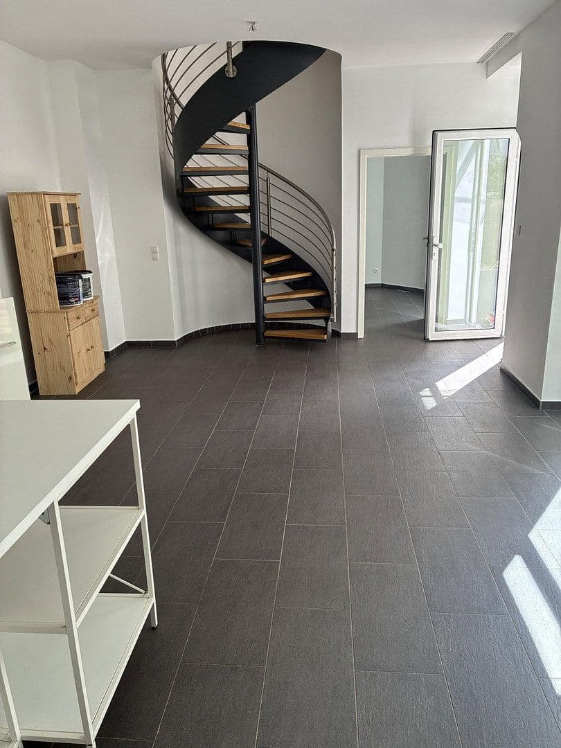 Prenájom bytu 4-izbový 120 m², Bonn, Severné Porýnie - Westfálsko Prenájom bytu 4-izbový 120 m², Bonn, Severné Porýnie - Westfálsko