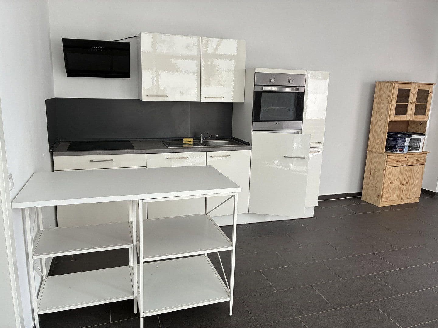 Prenájom bytu 4-izbový 120 m², Bonn, Severné Porýnie - Westfálsko Prenájom bytu 4-izbový 120 m², Bonn, Severné Porýnie - Westfálsko