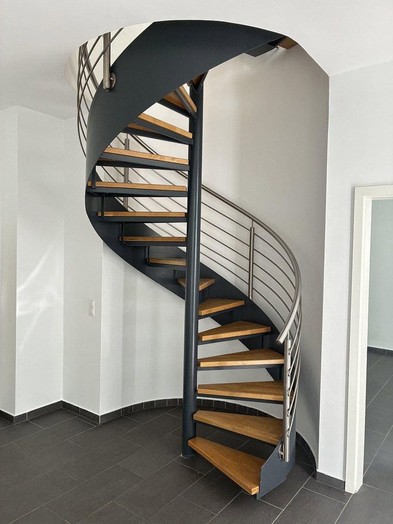 Prenájom bytu 4-izbový 120 m², Bonn, Severné Porýnie - Westfálsko Prenájom bytu 4-izbový 120 m², Bonn, Severné Porýnie - Westfálsko