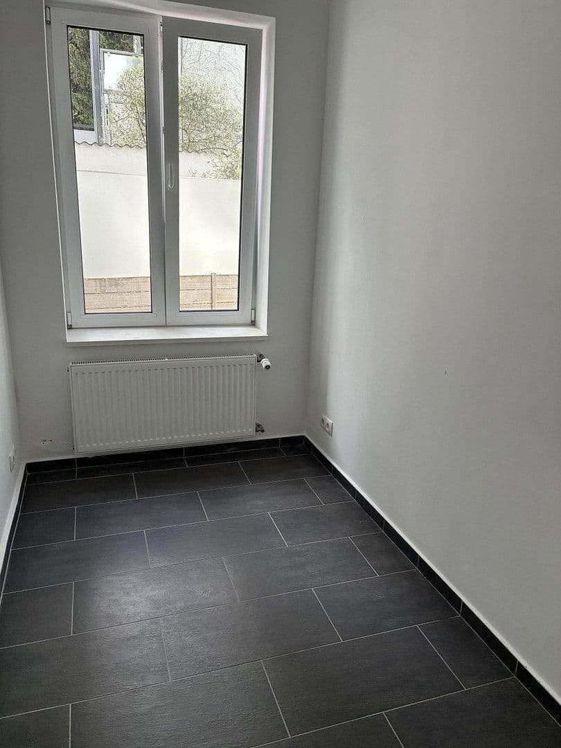 Prenájom bytu 4-izbový 120 m², Bonn, Severné Porýnie - Westfálsko Prenájom bytu 4-izbový 120 m², Bonn, Severné Porýnie - Westfálsko