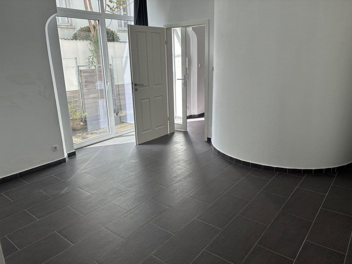 Prenájom bytu 4-izbový 120 m², Bonn, Severné Porýnie - Westfálsko Prenájom bytu 4-izbový 120 m², Bonn, Severné Porýnie - Westfálsko