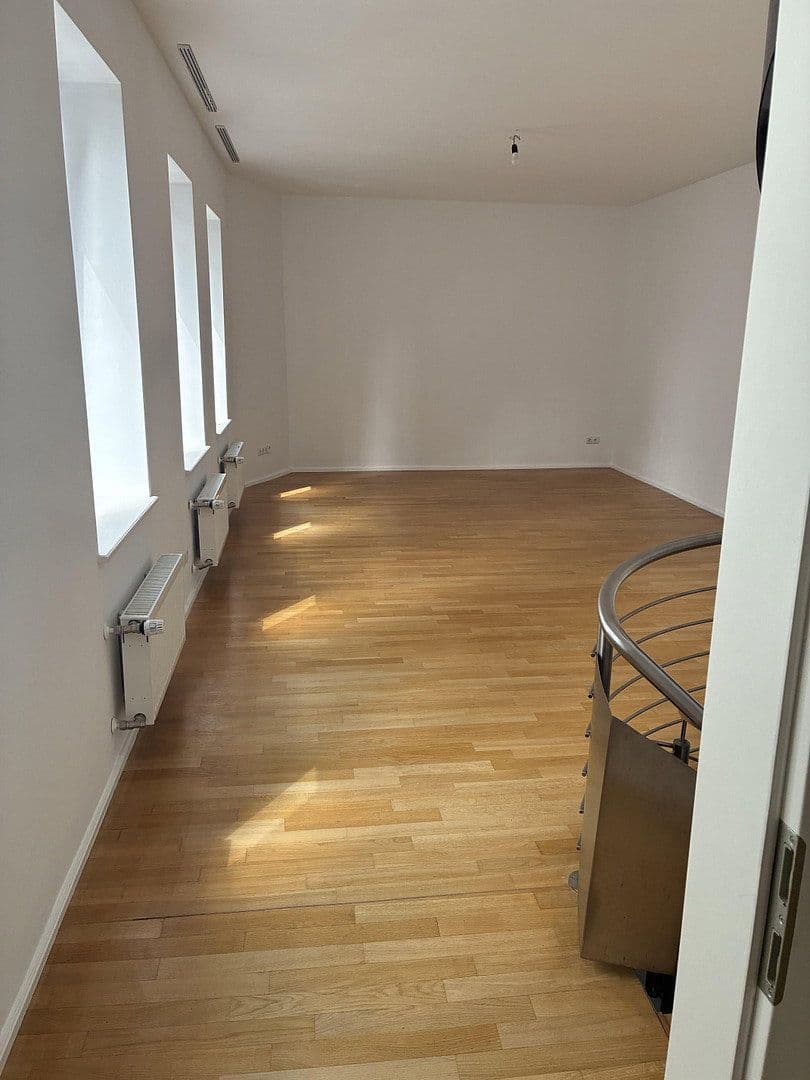 Prenájom bytu 4-izbový 120 m², Bonn, Severné Porýnie - Westfálsko Prenájom bytu 4-izbový 120 m², Bonn, Severné Porýnie - Westfálsko