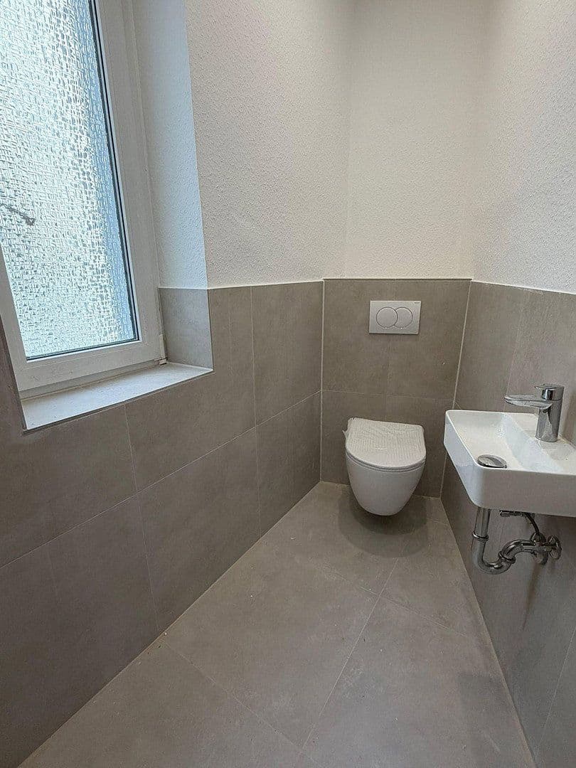 Prenájom bytu 4-izbový 96 m², Rheinstr 16, Solingen, Severné Porýnie - Westfálsko Prenájom bytu 4-izbový 96 m², Rheinstr 16, Solingen, Severné Porýnie - Westfálsko