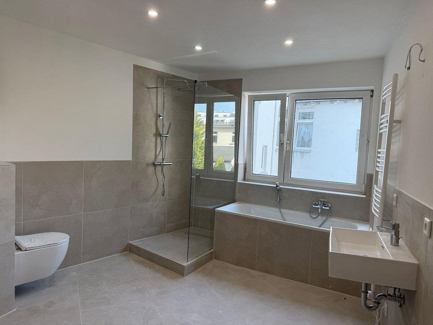 Prenájom bytu 4-izbový 96 m², Rheinstr 16, Solingen, Severné Porýnie - Westfálsko Prenájom bytu 4-izbový 96 m², Rheinstr 16, Solingen, Severné Porýnie - Westfálsko