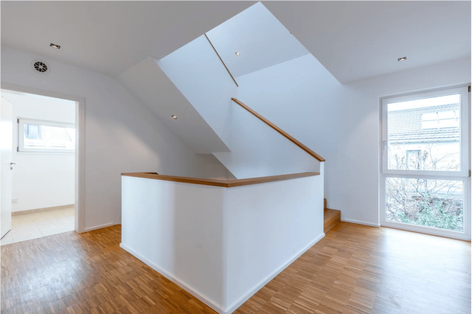 Predaj domu 240 m², pozemek 890 m², Grünwald, Bavorsko Predaj domu 240 m², pozemek 890 m², Grünwald, Bavorsko