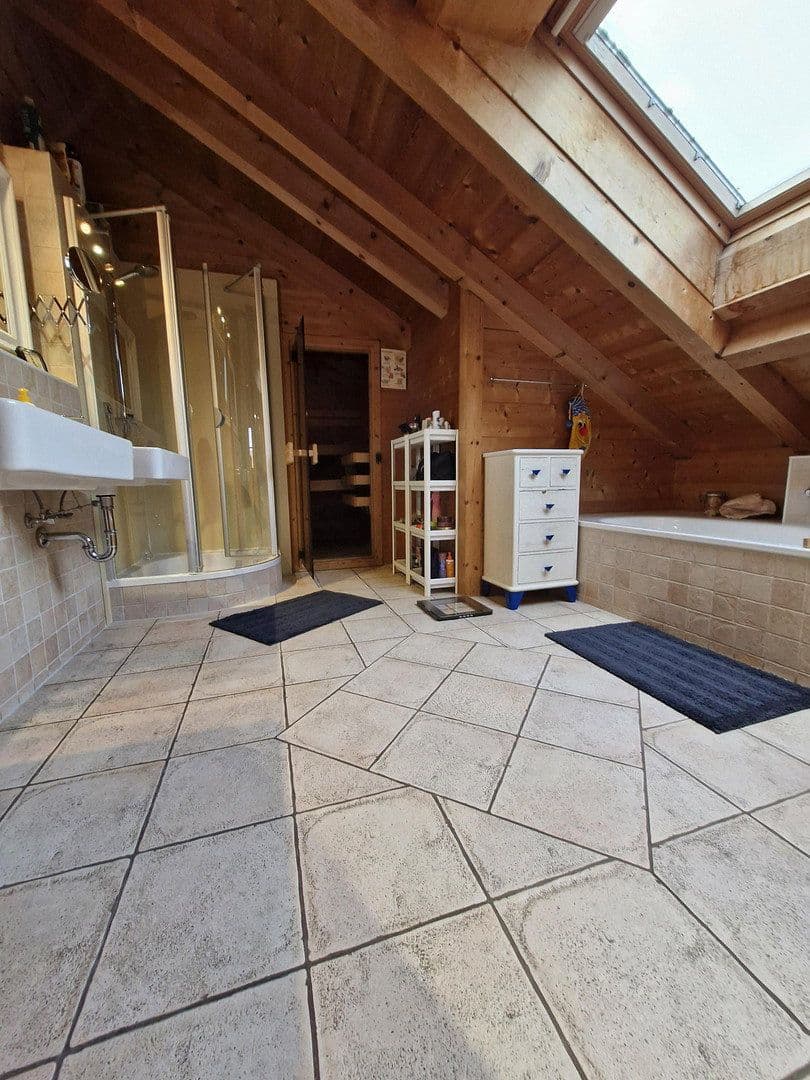 Prenájom bytu 6-izbový 164 m², Bernau am Chiemsee, Bavorsko Prenájom bytu 6-izbový 164 m², Bernau am Chiemsee, Bavorsko